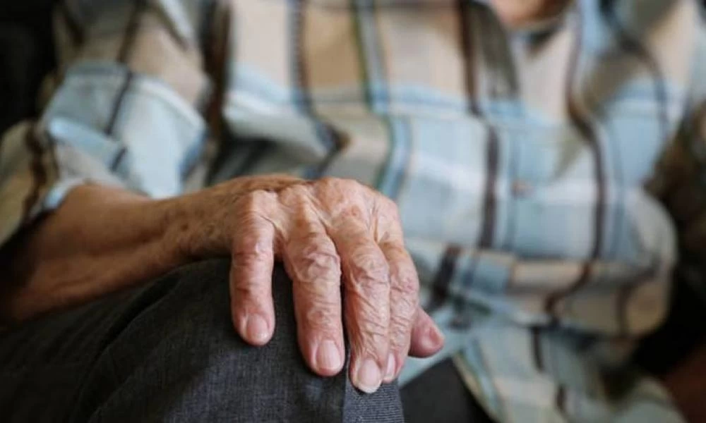 "Ξεκρέμαστοι" χιλιάδες ελεύθεροι επαγγελματίες: Το κράτος δεν τους δίνει σύνταξη!